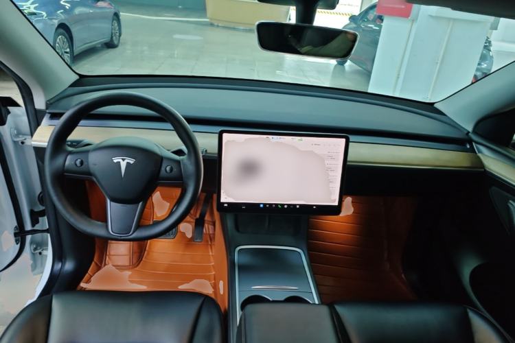 Used Tesla Model Y 2021 Standard Range Rear-Wheel Drive Version Center Console