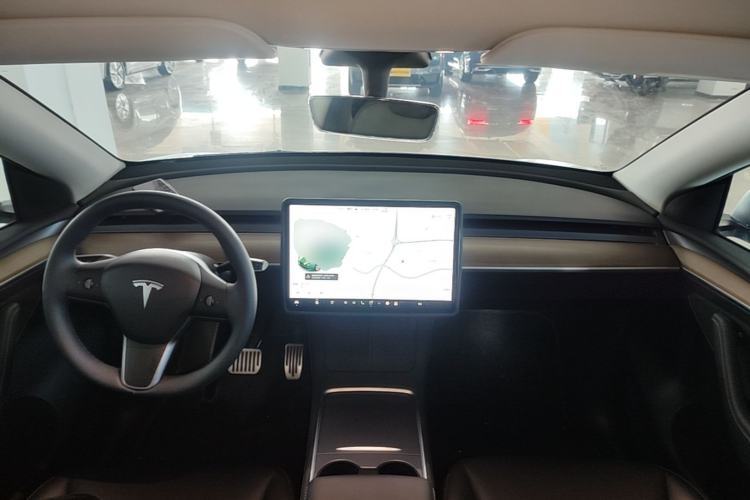 Used Tesla Model Y 2021 Standard Range Rear-Wheel Drive Version Center Console