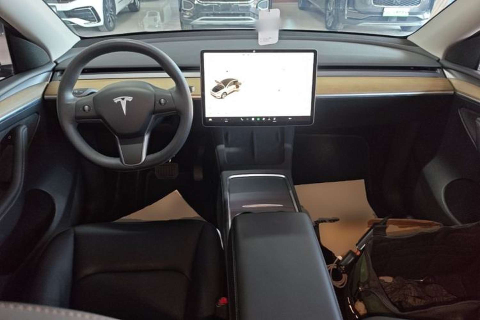 Used Tesla Model Y 2021 Standard Range Rear-Wheel Drive Version Center Console