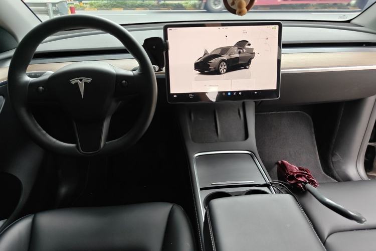 Used Tesla Model Y 2021 Long-Range All-Wheel-Drive Version Center Console