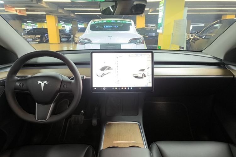 Used Tesla Model Y 2021 Long-Range All-Wheel-Drive Version Center Console