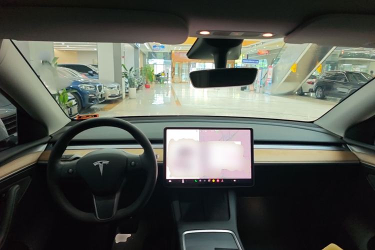 Used Tesla Model Y 2021 Standard Range Rear-Wheel Drive Version Center Console