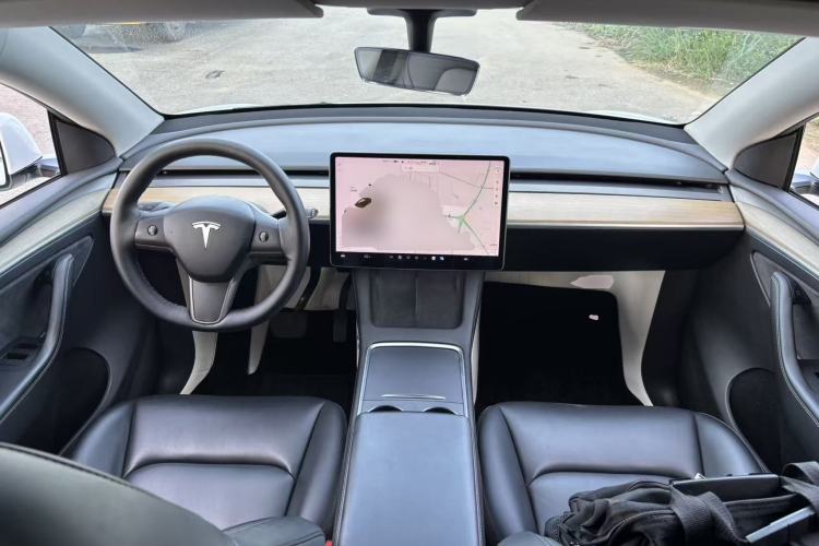 Used Tesla Model Y 2021 Long-Range All-Wheel-Drive Version 3D7 Center Console