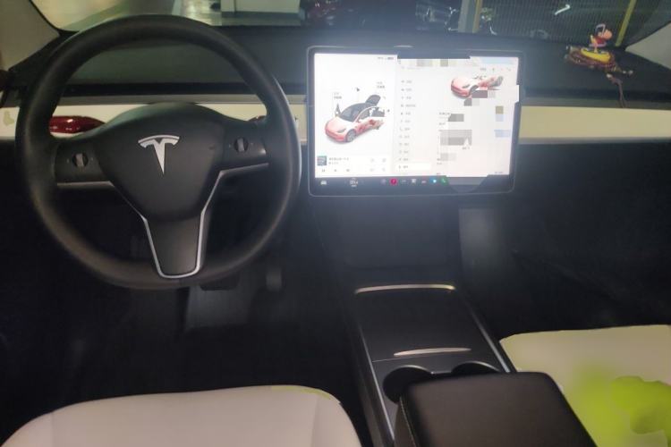 Used Tesla Model Y 2021 Standard Range Rear-Wheel Drive Version Center Console