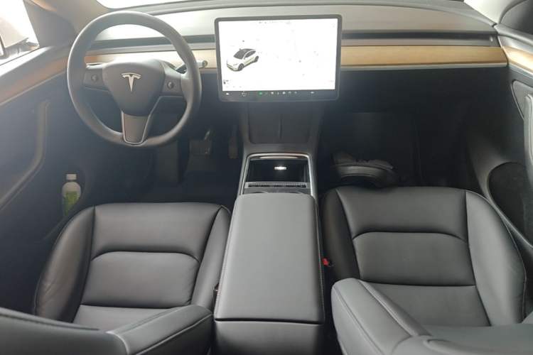 Used Tesla Model Y 2021 Long-Range All-Wheel-Drive Version Center Console