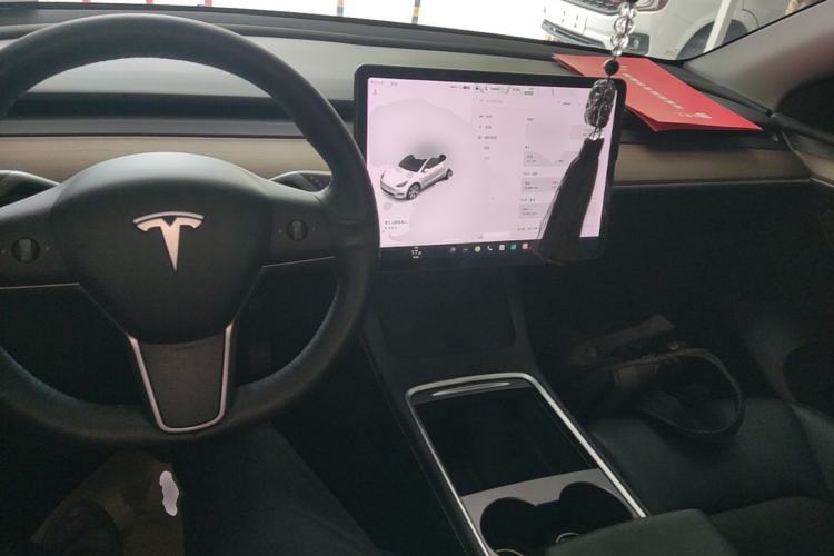 Used Tesla Model Y 2021 Standard Range Rear-Wheel Drive Version Center Console