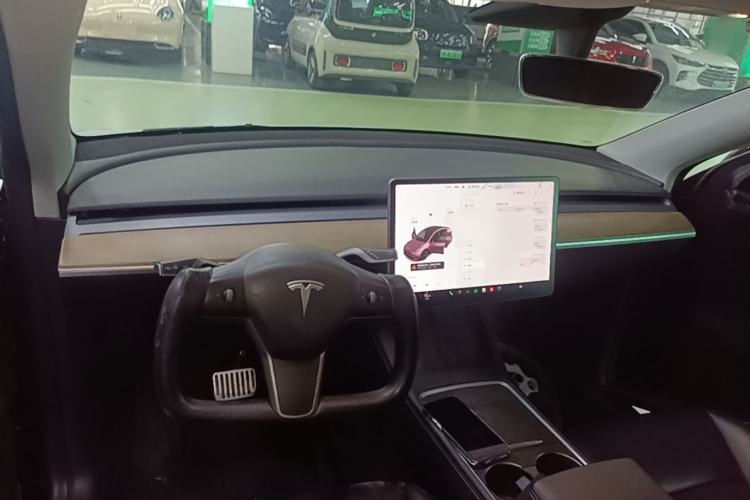 Used Tesla Model Y 2021 Standard Range Rear-Wheel Drive Version Center Console