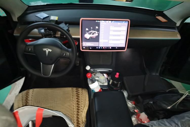 Used Tesla Model Y 2021 Standard Range Rear-Wheel Drive Version Center Console