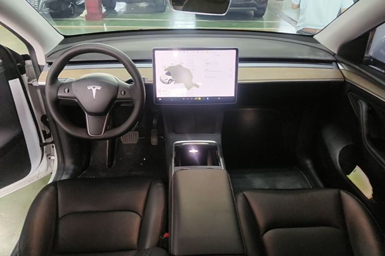 Used Tesla Model Y 2021 Long-Range All-Wheel-Drive Version 3D7 Center Console