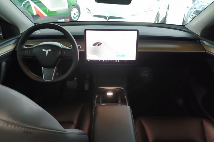 Used Tesla Model Y 2021 Long-Range All-Wheel-Drive Version Center Console