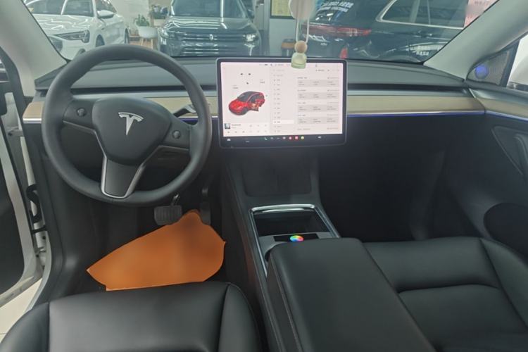 Used Tesla Model Y 2021 Long-Range All-Wheel-Drive Version Center Console