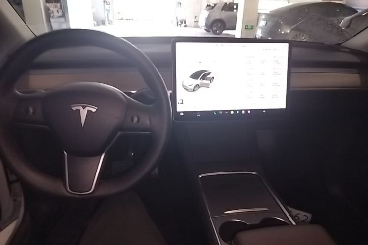 Used Tesla Model Y 2021 Long-Range All-Wheel-Drive Version Center Console