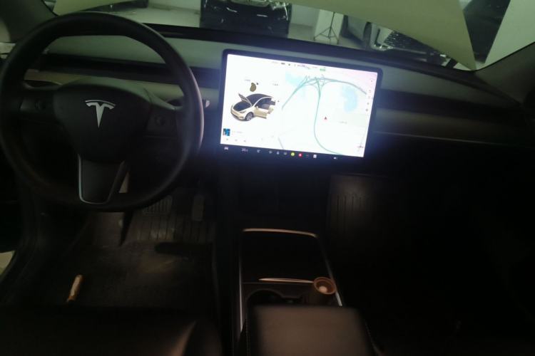 Used Tesla Model Y 2021 Standard Range Rear-Wheel Drive Version Center Console
