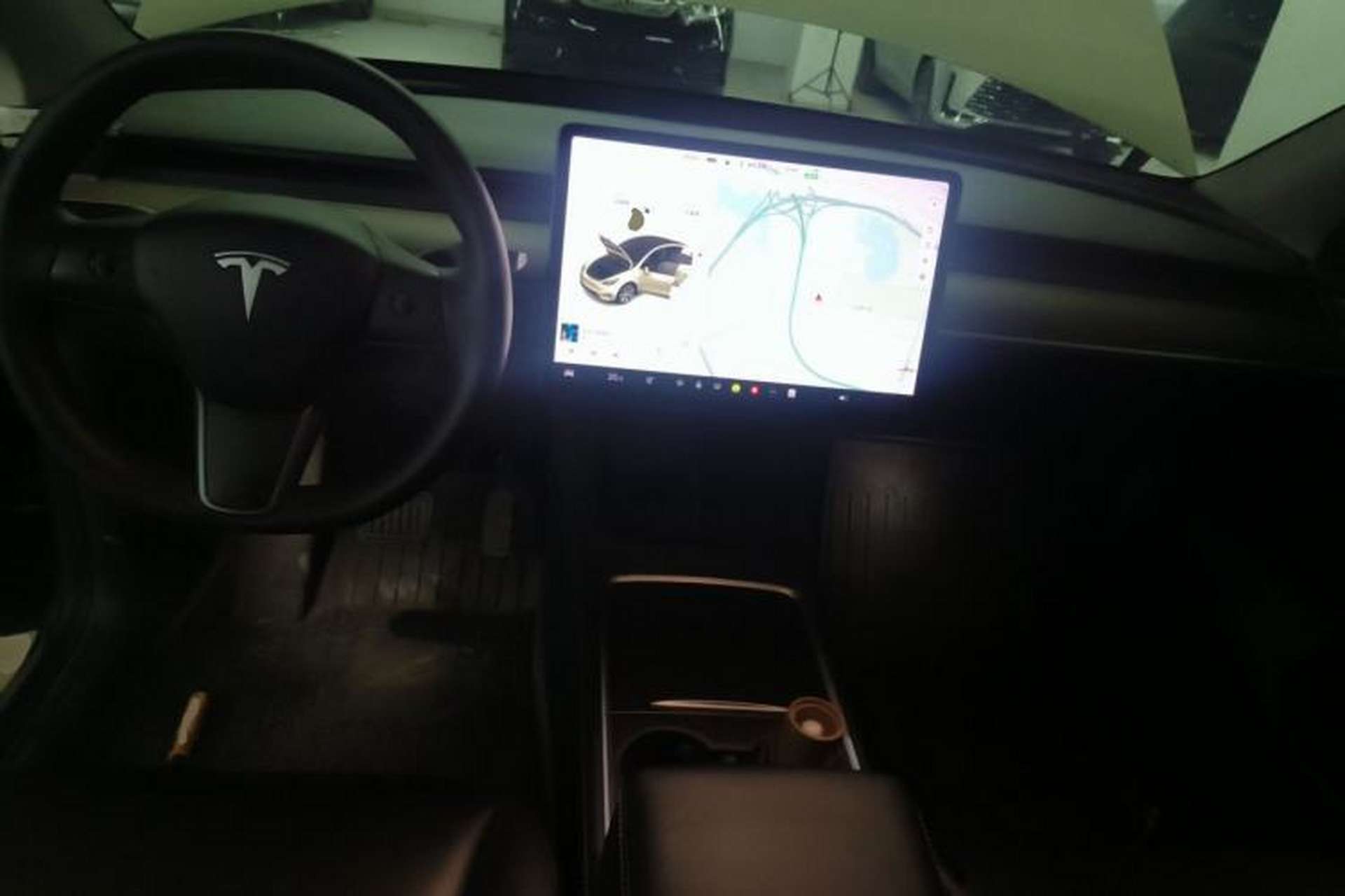 Used Tesla Model Y 2021 Standard Range Rear-Wheel Drive Version Center Console