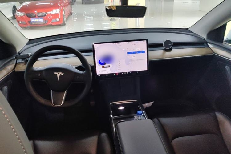 Used Tesla Model Y 2021 Long-Range All-Wheel-Drive Version Center Console