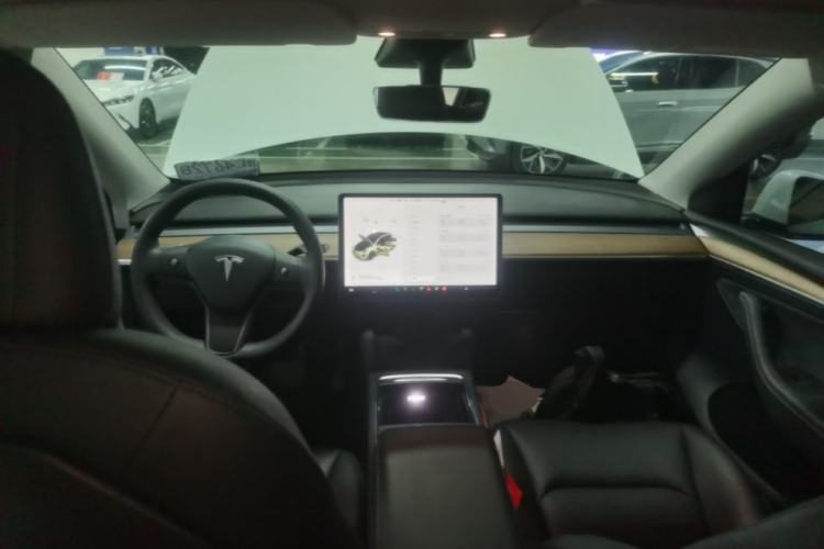 Used Tesla Model Y 2021 Long-Range All-Wheel-Drive Version Center Console