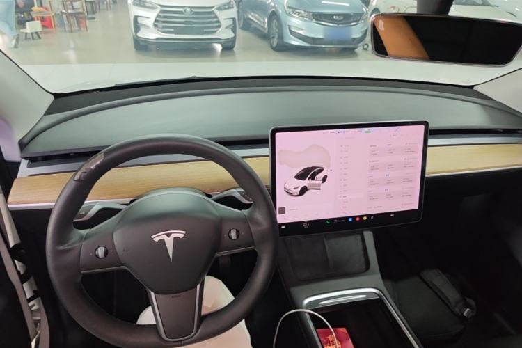 Used Tesla Model Y 2021 Long-Range All-Wheel-Drive Version Center Console