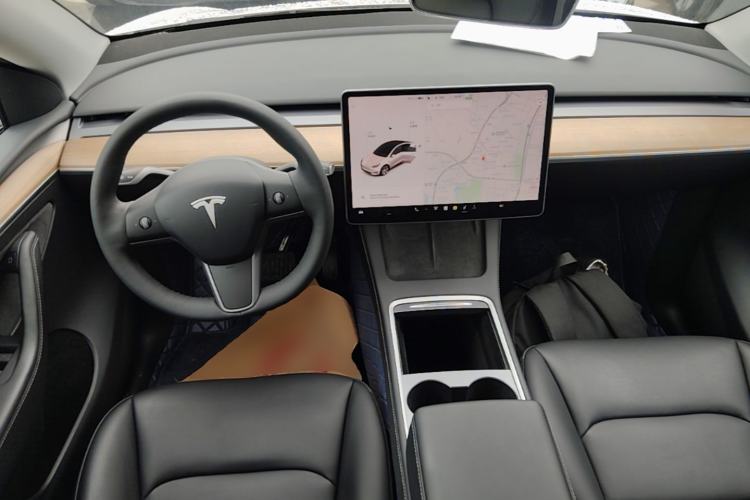 Used Tesla Model Y 2021 Standard Range Rear-Wheel Drive Version Center Console