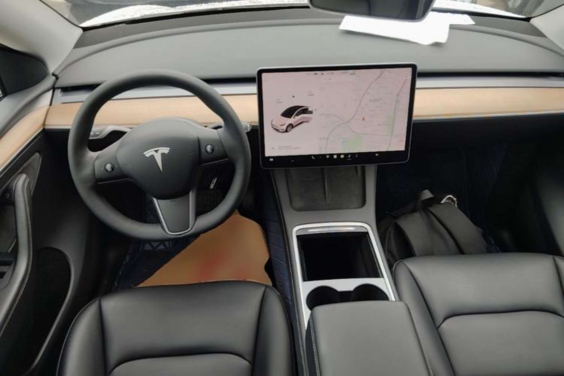 Used Tesla Model Y 2021 Standard Range Rear-Wheel Drive Version Center Console