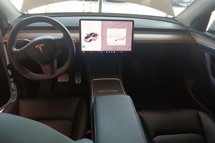 Used Tesla Model Y 2021 Standard Range Rear-Wheel Drive Version Center Console