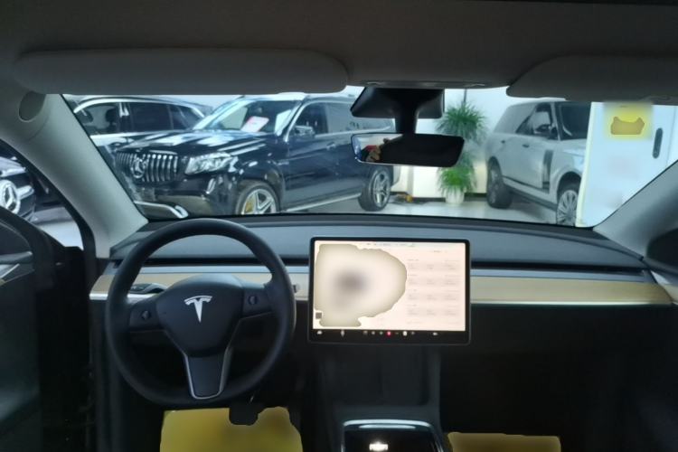 Used Tesla Model Y 2021 Standard Range Rear-Wheel Drive Version Center Console