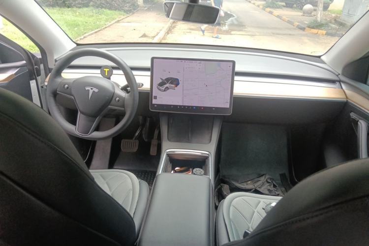 Used Tesla Model Y 2021 Long-Range All-Wheel-Drive Version Center Console