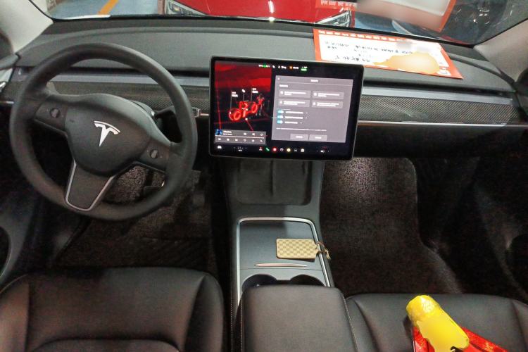 Used Tesla Model Y 2021 Long-Range All-Wheel-Drive Version Center Console