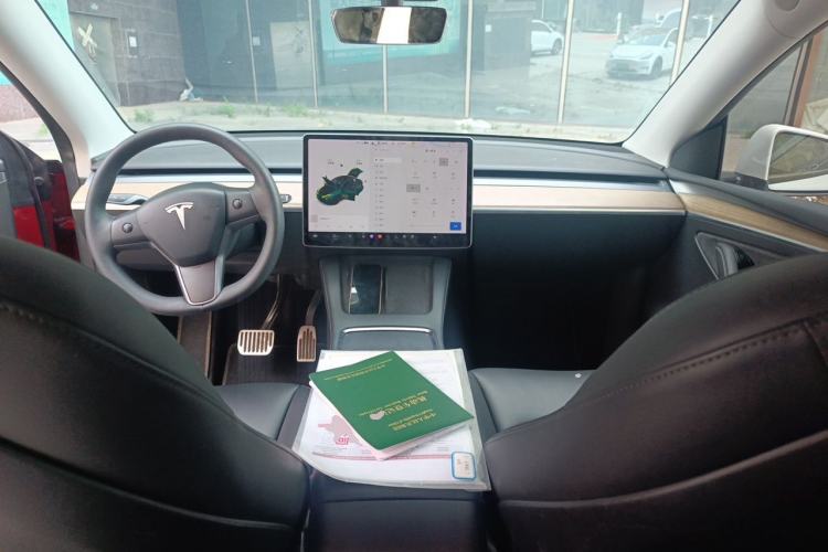 Used Tesla Model Y 2021 Long-Range All-Wheel-Drive Version 3D7 Center Console
