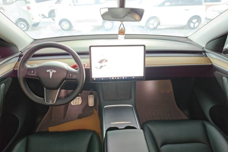 Used Tesla Model Y 2021 Long-Range All-Wheel-Drive Version Center Console