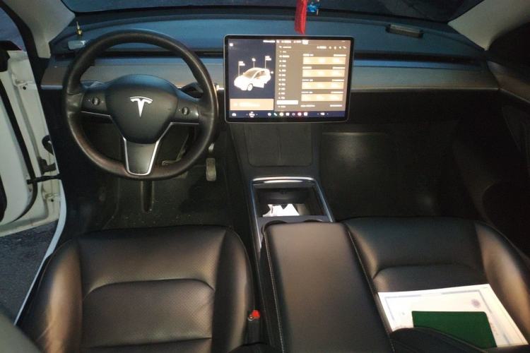 Used Tesla Model Y 2021 Long-Range All-Wheel-Drive Version Center Console