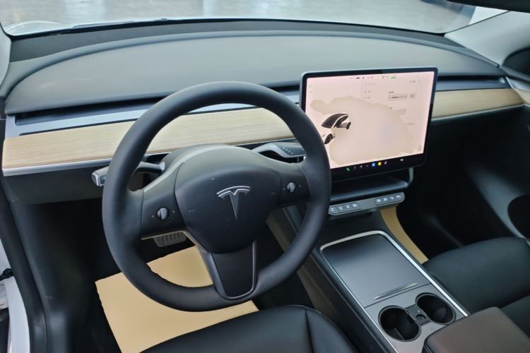 Used Tesla Model Y 2021 Long-Range All-Wheel-Drive Version Center Console