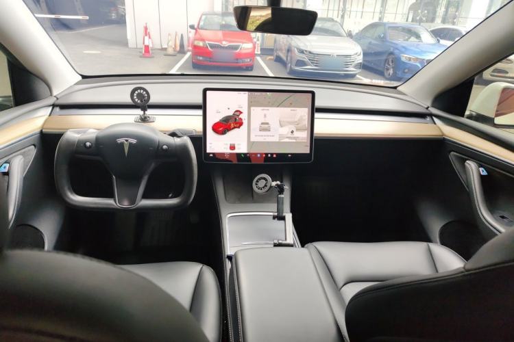Used Tesla Model Y 2021 Long-Range All-Wheel-Drive Version Center Console