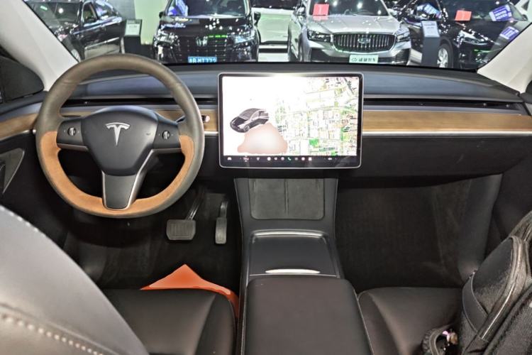 Used Tesla Model Y 2021 Standard Range Rear-Wheel Drive Version Center Console