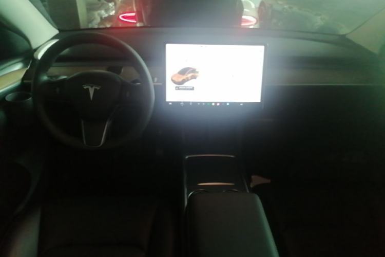 Used Tesla Model Y 2021 Long-Range All-Wheel-Drive Version 3D7 Center Console