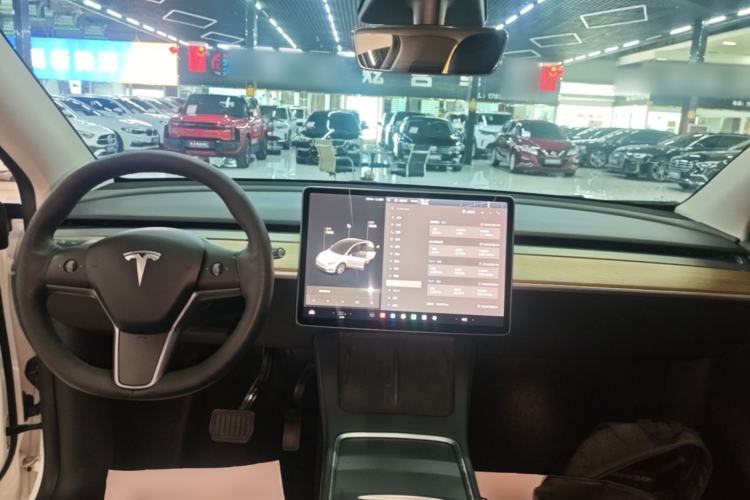 Used Tesla Model Y 2021 Long-Range All-Wheel-Drive Version Center Console