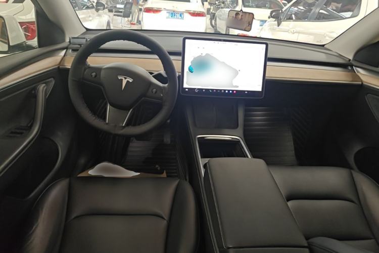 Used Tesla Model Y 2021 Standard Range Rear-Wheel Drive Version Center Console