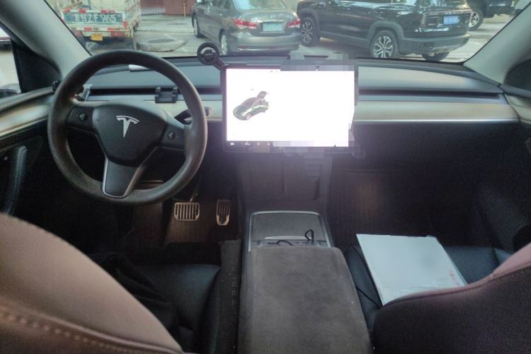 Used Tesla Model Y 2021 Standard Range Rear-Wheel Drive Version Center Console