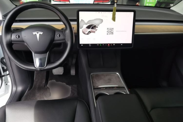 Used Tesla Model Y 2021 Standard Range Rear-Wheel Drive Version Center Console