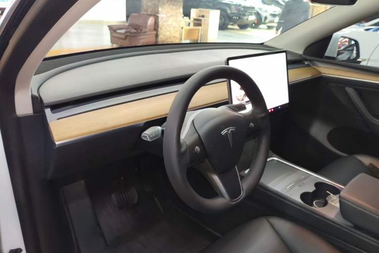 Used Tesla Model Y 2021 Long-Range All-Wheel-Drive Version Center Console