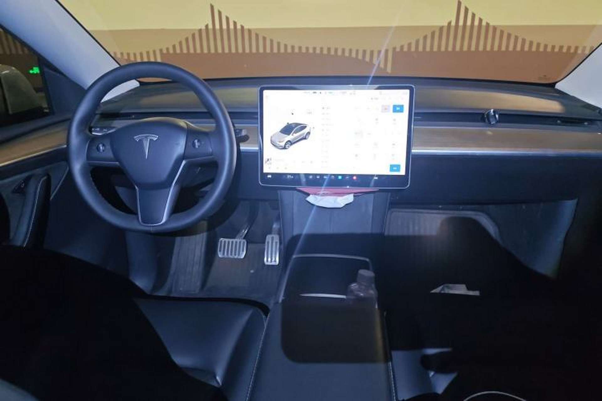 Used Tesla Model Y 2021 Standard Range Rear-Wheel Drive Version Center Console