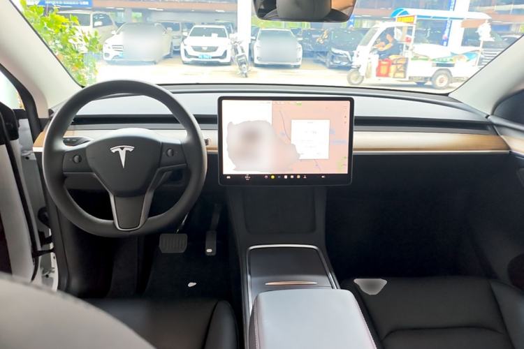 Used Tesla Model Y 2021 Standard Range Rear-Wheel Drive Version Center Console