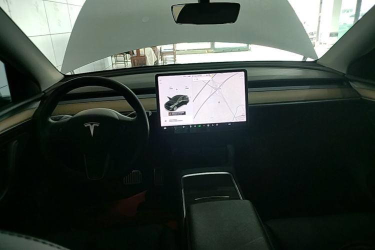 Used Tesla Model Y 2021 Standard Range Rear-Wheel Drive Version Center Console