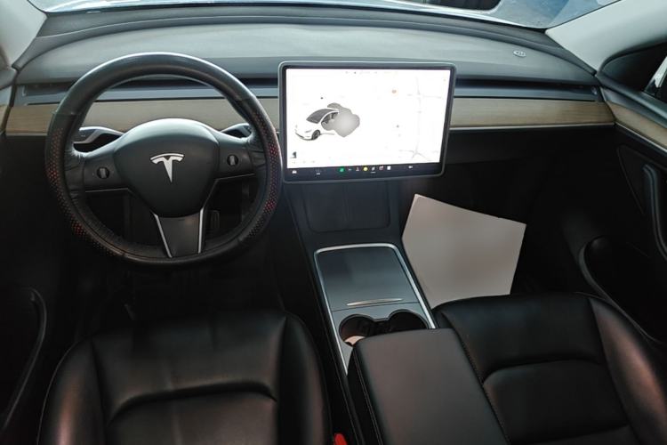 Used Tesla Model Y 2021 Long-Range All-Wheel-Drive Version Center Console