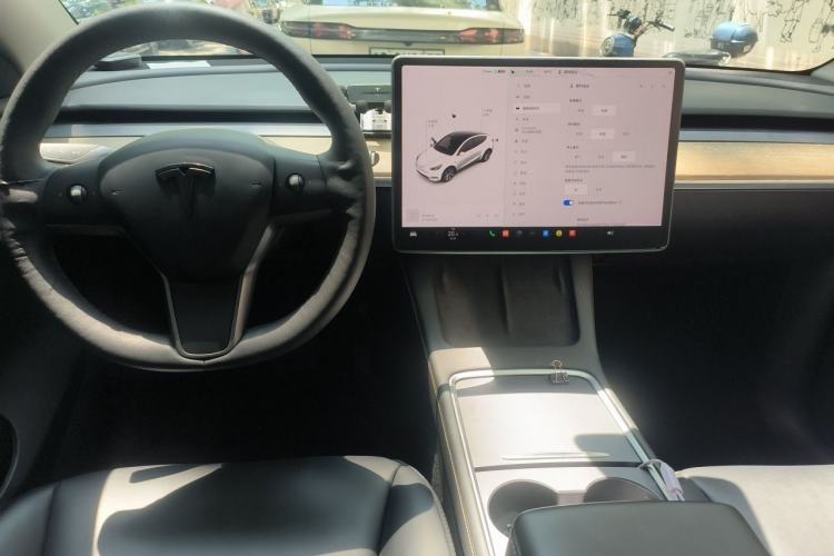 Used Tesla Model Y 2021 Standard Range Rear-Wheel Drive Version Center Console