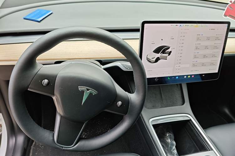 Used Tesla Model Y 2021 Long-Range All-Wheel-Drive Version 3D7 Center Console