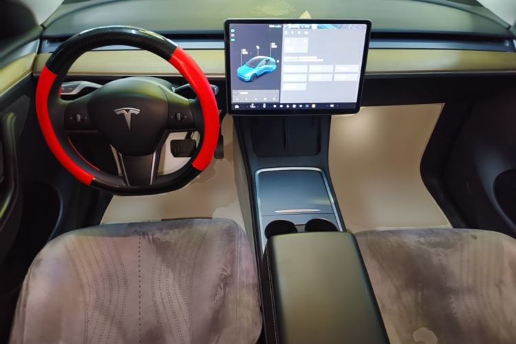 Used Tesla Model Y 2021 Standard Range Rear-Wheel Drive Version Center Console
