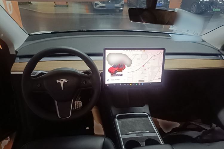 Used Tesla Model Y 2021 Standard Range Rear-Wheel Drive Version Center Console