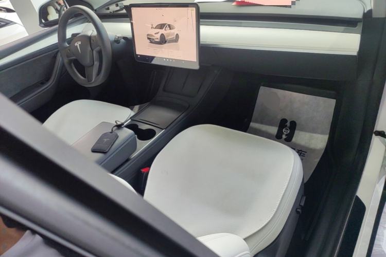 Used Tesla Model Y 2021 Long-Range All-Wheel-Drive Version 3D7 Center Console