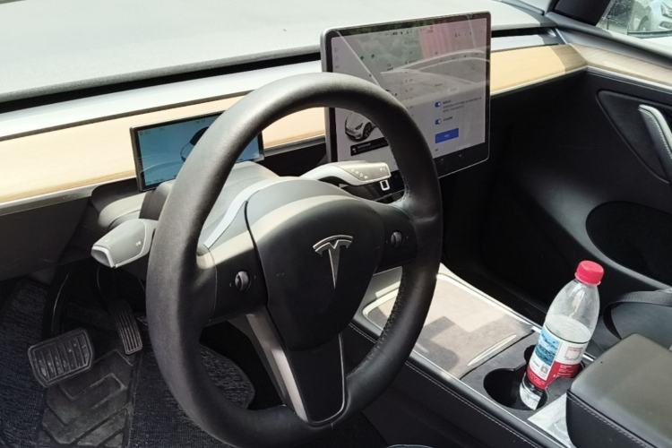 Used Tesla Model Y 2021 Long-Range All-Wheel-Drive Version 3D7 Center Console