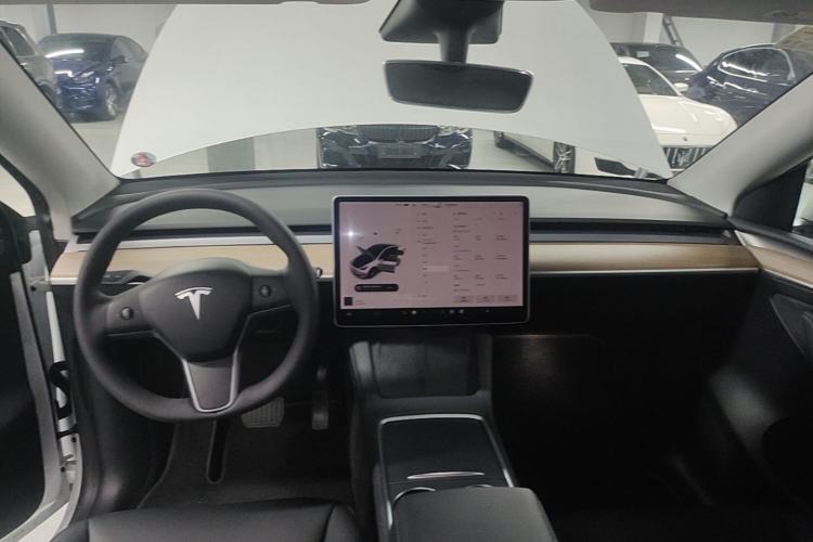 Used Tesla Model Y 2021 Long-Range All-Wheel-Drive Version 3D7 Center Console